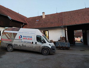 Zateplení stropu provozovny pomocí foukané izolace